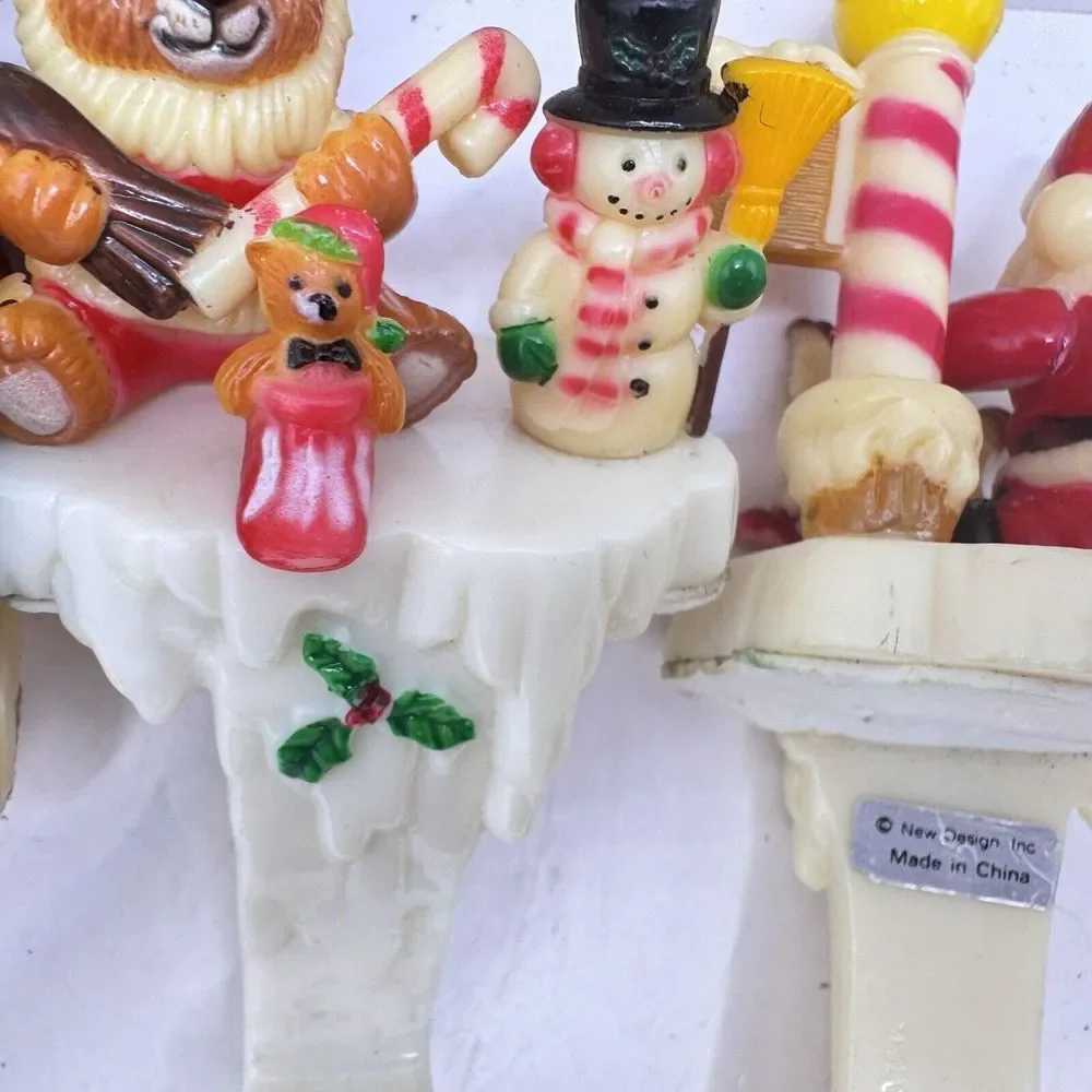 Four Plastic Resin Stocking‎ Hangers Vintage New Designs Inc Christmas Vintage